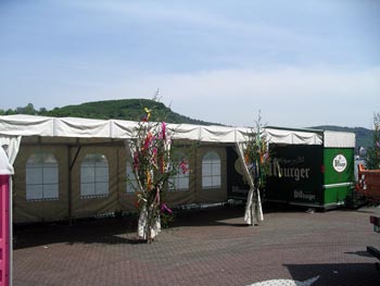 Ausschankwagen mit Zelt